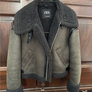 Zara Women's Olive and Black Shearling Jacket